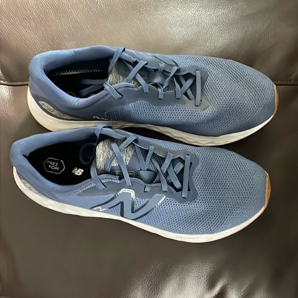 Men’s New Balance Shoes - Picture 3 of 9